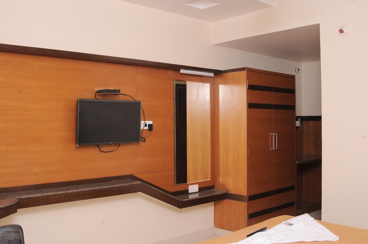 Hlv Grand Inn Bangalore Luaran gambar