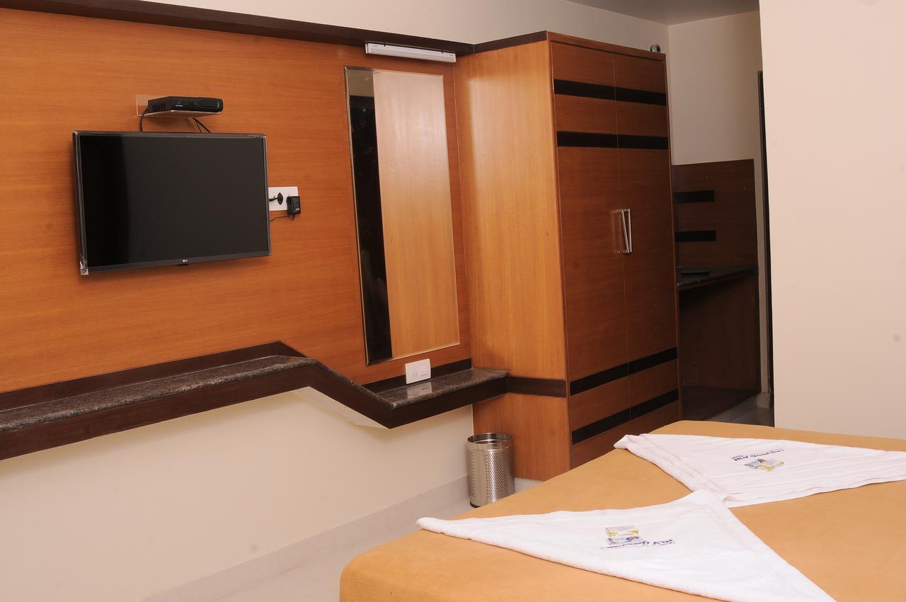 Hlv Grand Inn Bangalore Luaran gambar