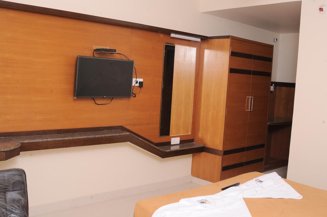 Hlv Grand Inn Bangalore Luaran gambar