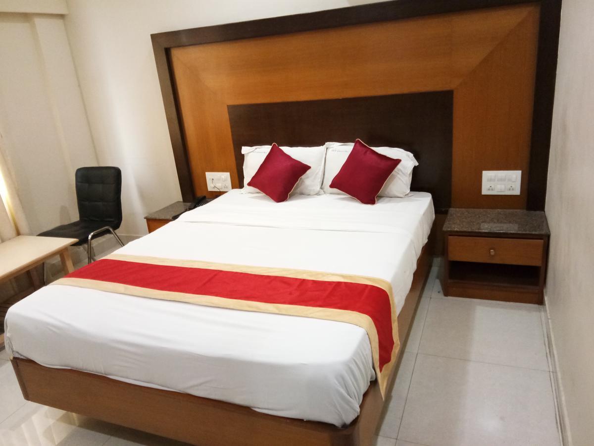 Hlv Grand Inn Bangalore Luaran gambar