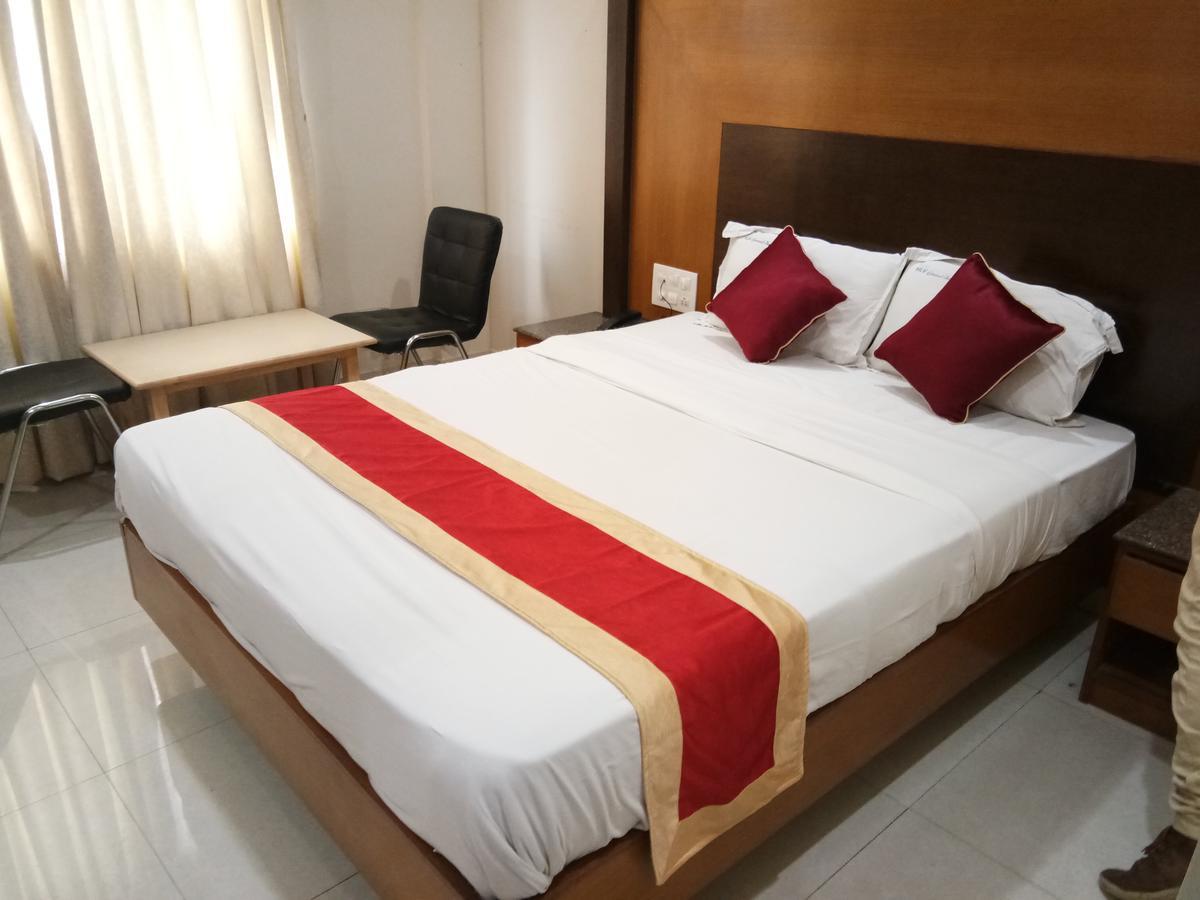 Hlv Grand Inn Bangalore Luaran gambar